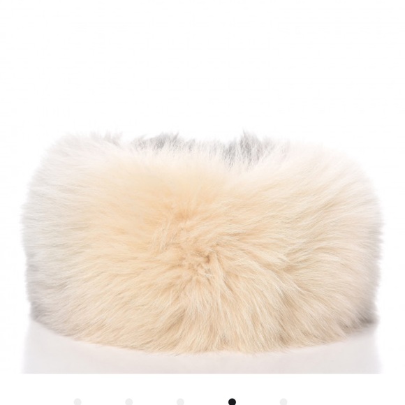 •Louis vuitton Nathalia Fox Fur Scarf - Picture 5 of 8